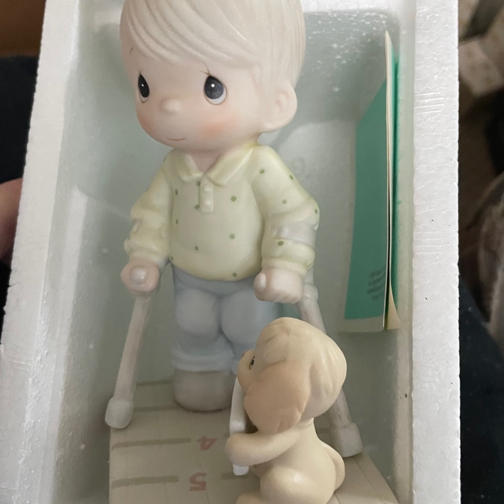 Figurines